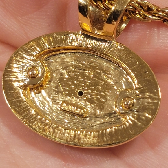 Vintage Signed Roman, Cornelian stone Oval Pendant, Gold Tone. - Picture 7 of 14